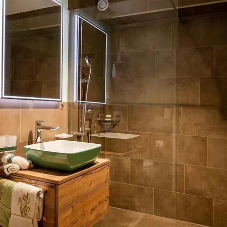 Gretas Home-city Center Studio Apartment